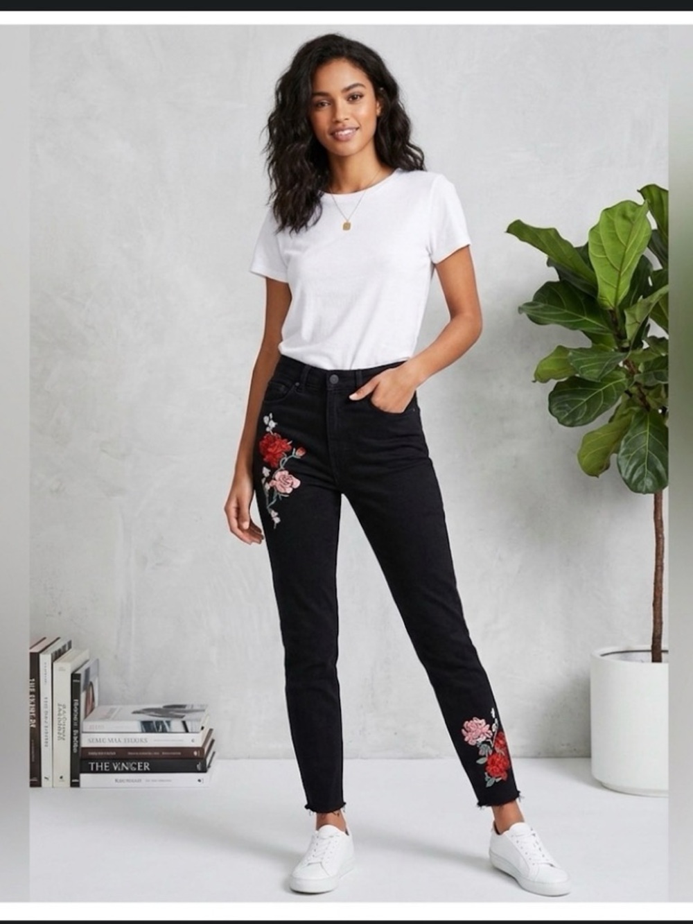 H&M Floral Embroidered Jeans 🌹Size 10